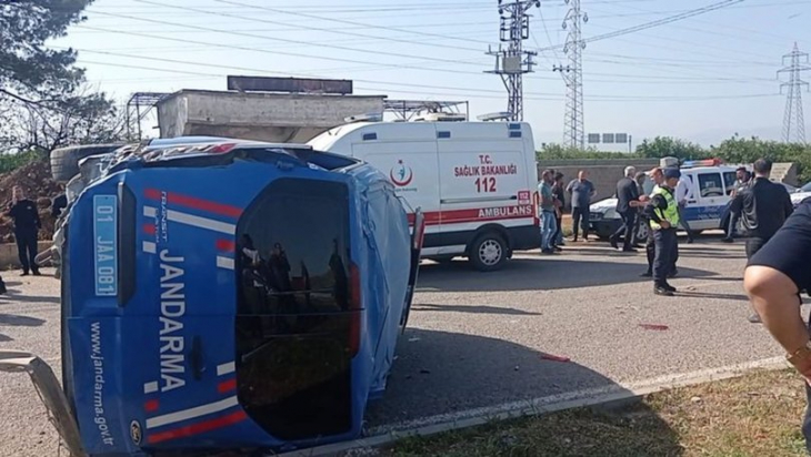 Adana'da askeri araç devrildi: 2 şehit, 3 yaralı