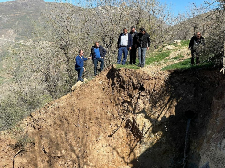 Pervari'de Toprak Kayması, Kanalizasyon Şebekesi Zarar Gördü