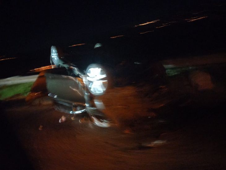 Siirt'te Kayaya Çarpan Otomobil Ters Döndü: 1 Ağır 2 Yaralı