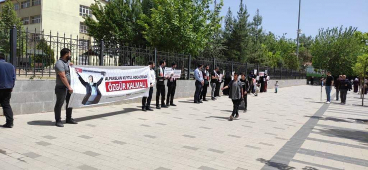 Furkan Vakfı Siirt üyeleri, Alpaslan Kuytul'un tutuklanmasını protesto etti