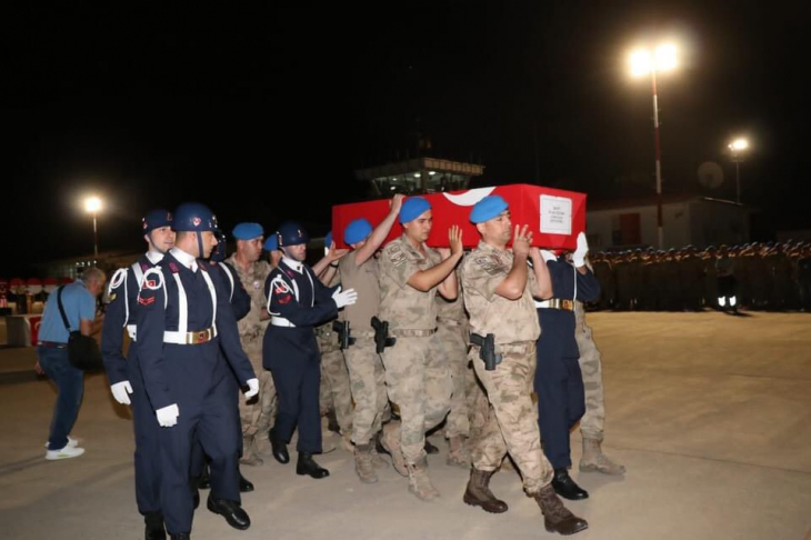 Siirt'te Şehit Olan Uzman Çavuş Ercan Özcan'ın Cenazesi Memleketi Balıkesir'e Uğurlandı