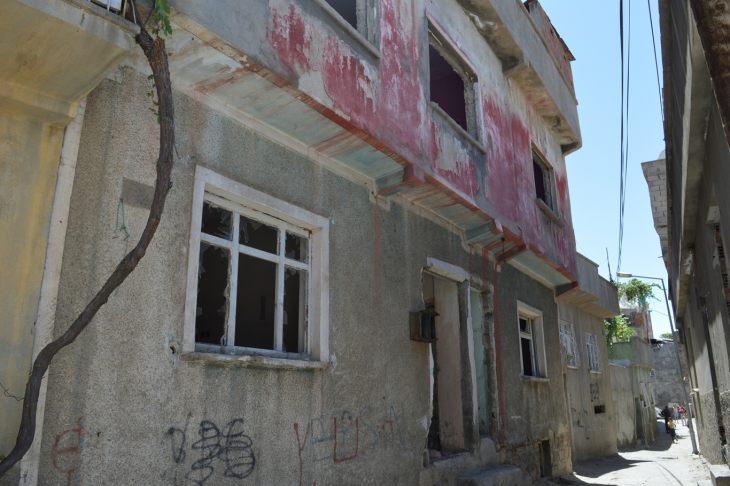 Siirt'te Metruk Binalar Korku Salıyor! Mahalleli Tedirgin