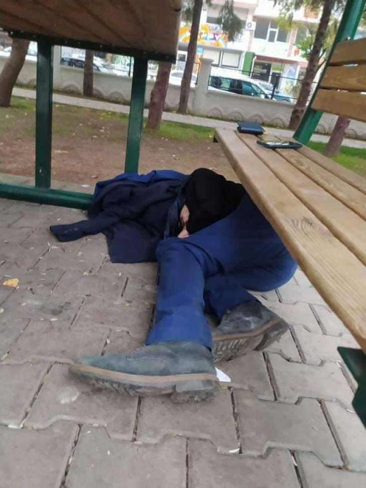 Siirt'te Parkta Baygın Halde Bulunan Genç Hastaneye Kaldırıldı