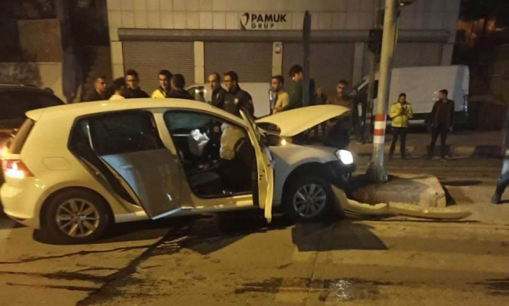 Siirt'te Kazanın Kaçınılmaz Olduğu Kavşakta İki Araç Birbirine Girdi