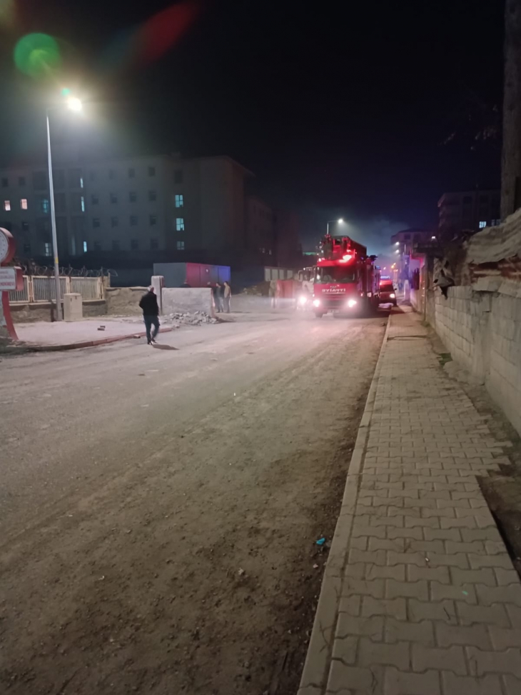 Siirt'te inşaattan düşen yapı denetim işçisi hastaneye kaldırıldı