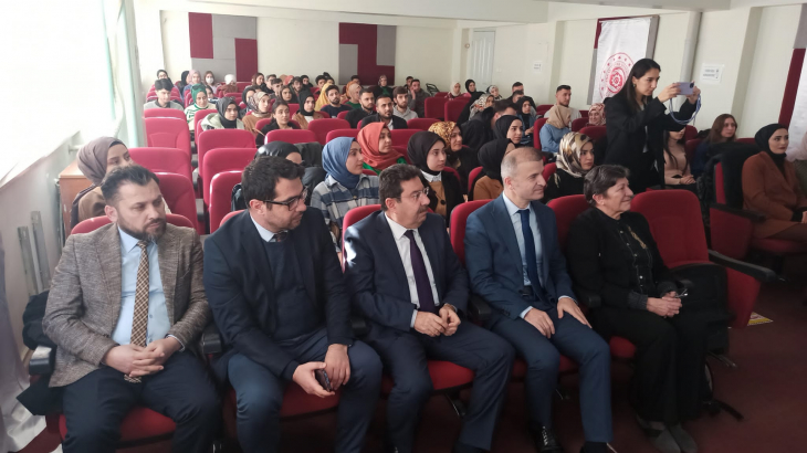 Siirt'te Gençlere Mesleki Eğitim Sertifikaları Dağıtıldı
