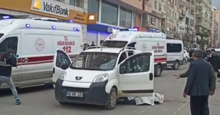 Mardin'de bir araca düzenlenen silahlı saldırıda 2 kişi öldü, 1 kişi yaralandı
