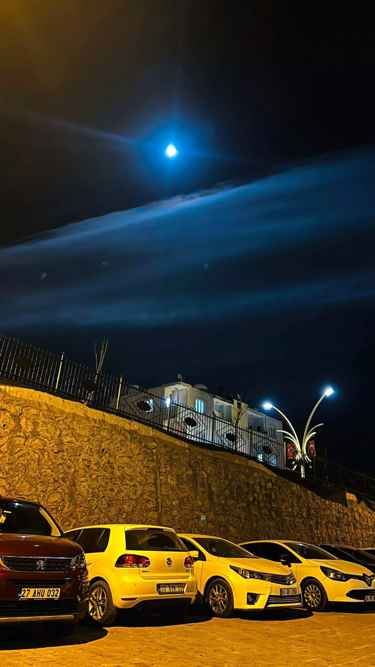 Şırnak'ta gökyüzünde görülen esrarengiz cisimler heyecan ve paniğe neden oldu