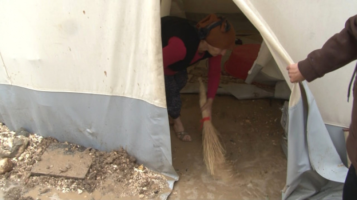 Depremzedelerin çilesi bitmek bilmiyor! Malatya ve Adıyaman'da çadırları su bastı
