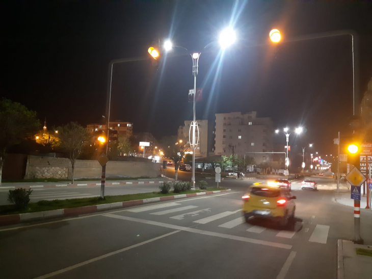Siirt'te Trafiğin En Yoğun Olduğu Bölgelerde Yaşanan Işık Sorunu Kazalara Davetiye Çıkarıyor!