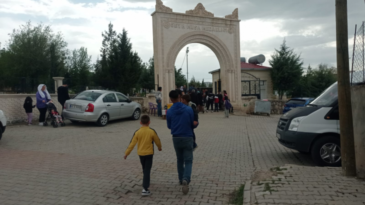 Siirt'te Ramazan Ayı Arefe Gününde Mezarlık Ziyaretleri Unutulmadı