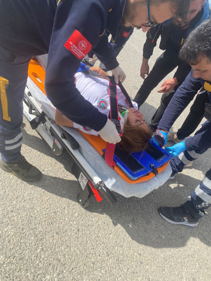 Deprem Bölgesinden Dönen Siirt UMKE Ekibi Kaza Yaptı: 4 Sağlık Personeli Yaralı