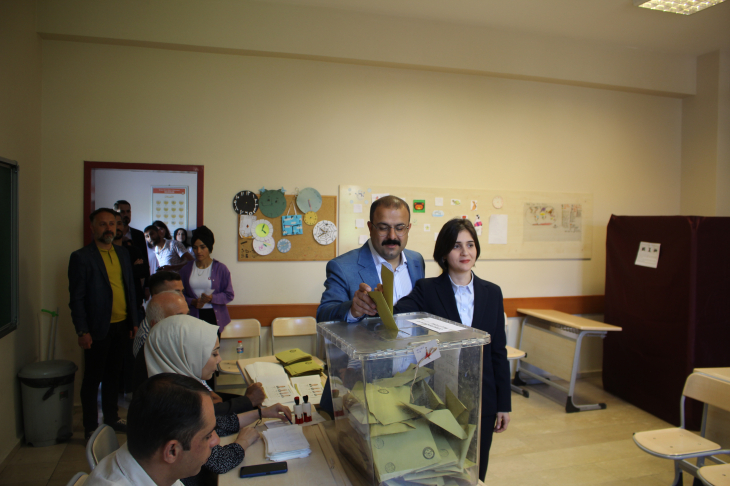 CHP Siirt Milletvekili Adayı Umut Dayanan Oyunu Kullandı