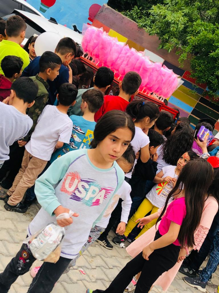 Siirt Cumhuriyet ilköğretim okulunda düzenlenen bahar şenlikleri renkli görüntülere sahne oldu