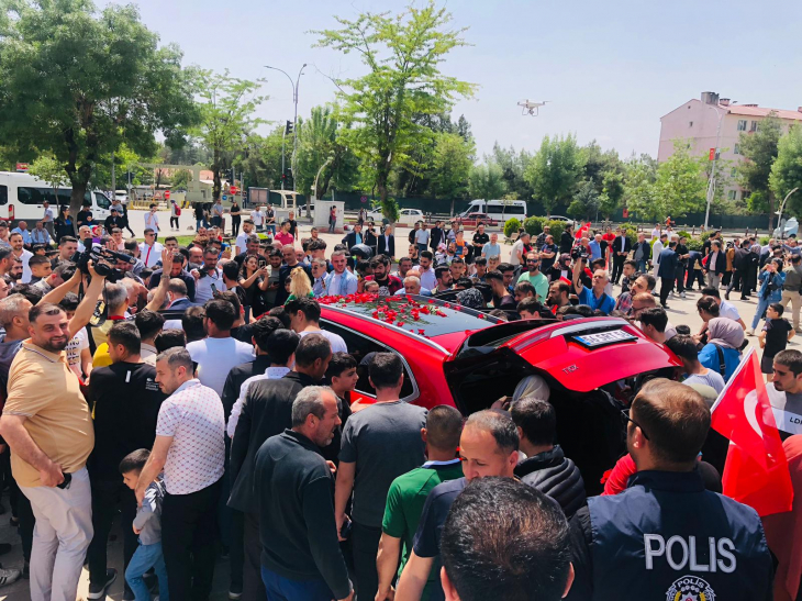 Türkiye'nin yerli otomobili Togg, Siirt'te tanıtıldı