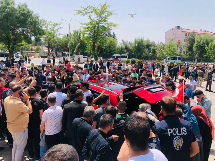 Türkiye'nin yerli otomobili Togg, Siirt'te tanıtıldı