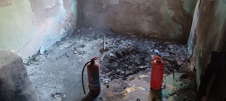 Siirt'te metruk binada çıkan yangın itfaiye ekiplerinin müdahalesiyle söndürüldü