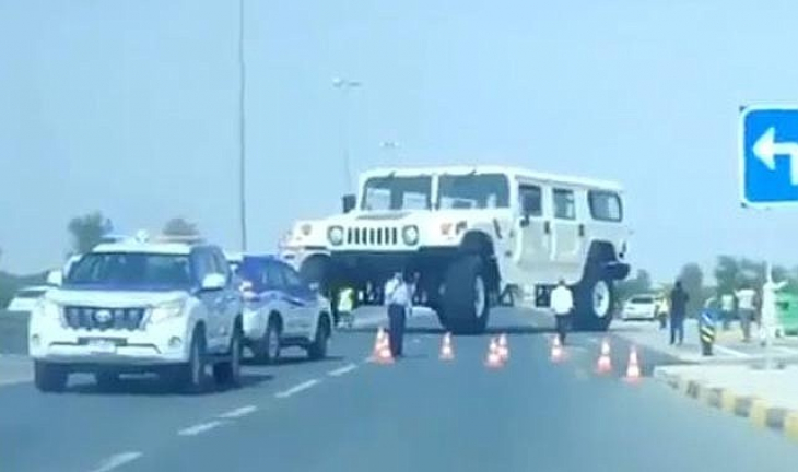 Dubai'de Dünyanın En Uzun Arabası Trafiğe Çıktı