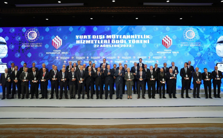 Cumhurbaşkanı Erdoğan'dan, Siirtli İnşaat Firması Kuzu Grup'a 'Yurtdışı Müteahhitlik Hizmetleri Başarı Ödülü'