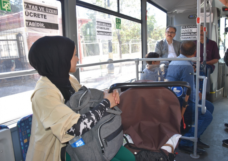 Siirt Valisi Kızılkaya, Belediye Otobüsünde Yolculuk Yaparak Halkın Sorununu Dinledi