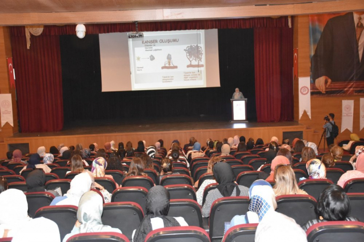 Siirt'te Öğretmenlere 'Meme Kanseri' Konferansı Verildi