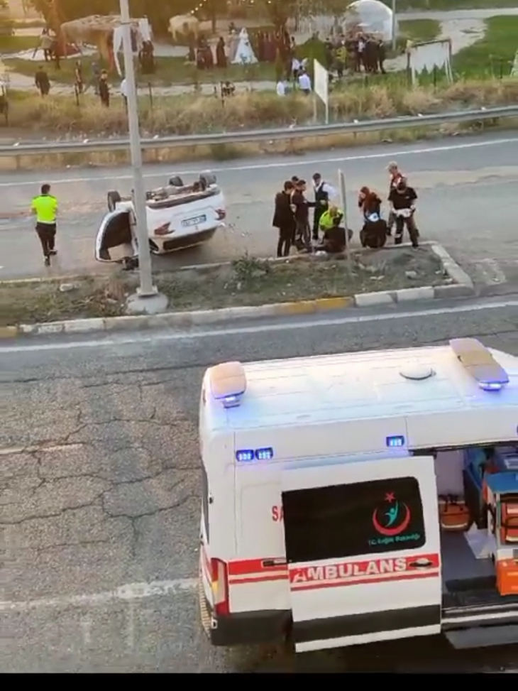 Siirt'te Otomobil Ters Döndü: 2 Yaralı!