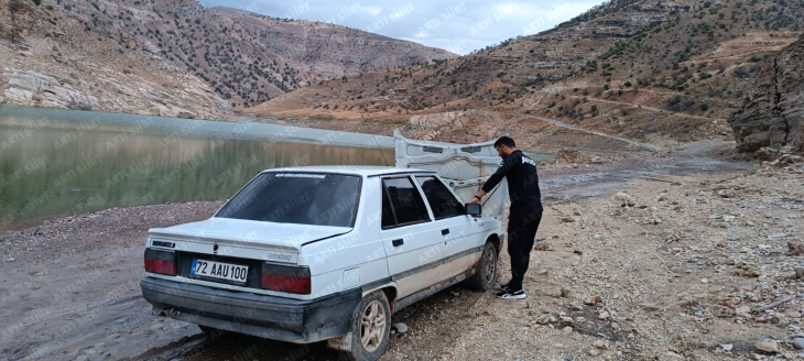 Siirt'te Aracıyla Botan Çayına Giren Sürücü Canını Zor Kurtardı!