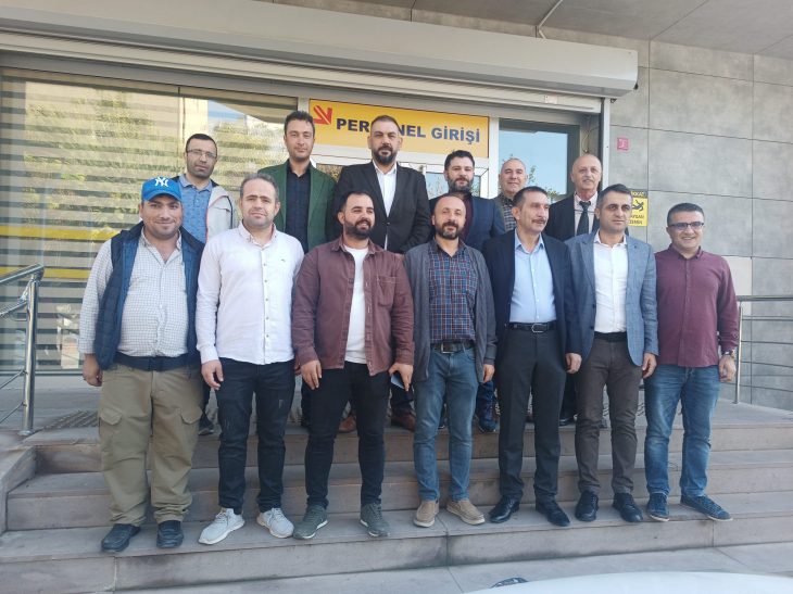 Siirt'te Öğretmenlerden Basın Açıklaması: Önlük Değil, İkramiye İstiyoruz