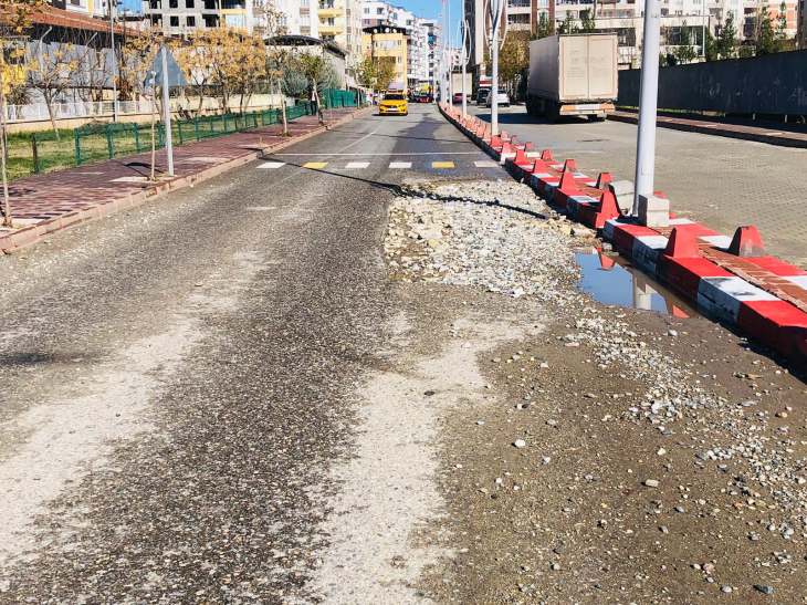 Siirt'te Sürücüler Bozulan Yolların Onarılması İstiyor