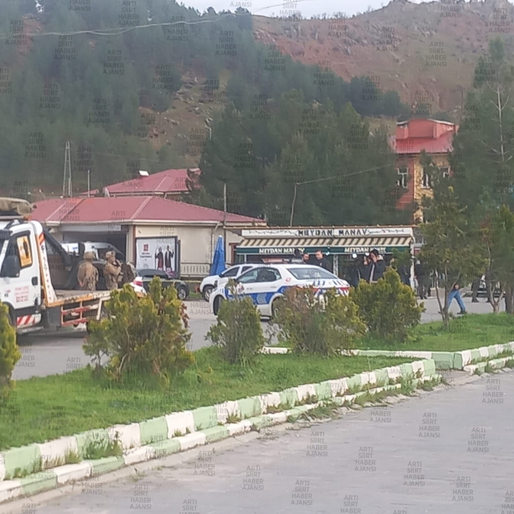 Siirt'te Muhtarlık Adaylığı İçin Silahlı Kavga: 1'i Polis 9 Yaralı! İşte olay yerinden görüntüler...