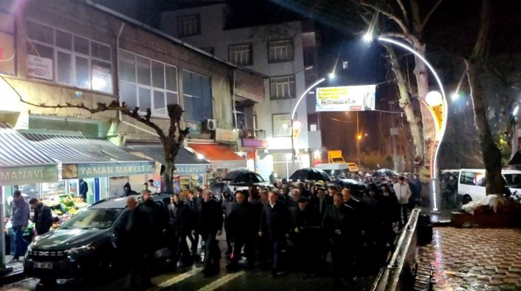 Pervari Belediye Başkanı Tayyar Özcan, Arkasında Yüzlerce Kişiyle Esnafı Ziyaret Etti