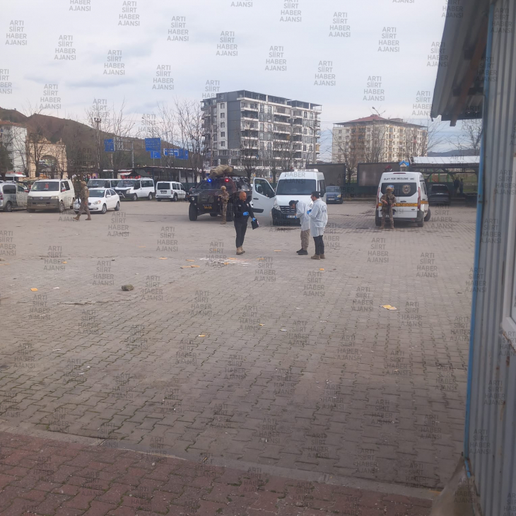 Siirt'te Muhtarlık Adaylığı İçin Silahlı Kavga: 1'i Polis 9 Yaralı! İşte olay yerinden görüntüler...