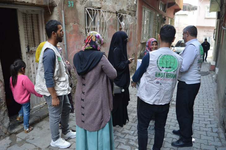 Umut Kervanı Siirt'te yüzlerce aileye Ramazan yardımı ulaştırdı