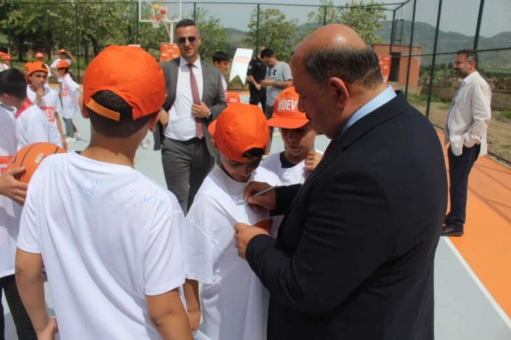 Baykan Belediye Başkanı Ekrem Erdem, BİDEV Basketbol Sahasının Açılışına Katıldı.
