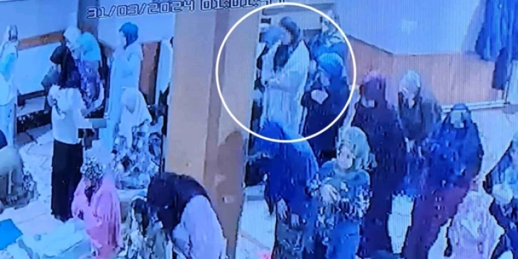 Kadın kıyafeti giyen erkek camideki kadınları taciz etti