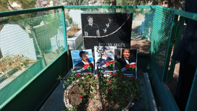 10 Ekim Katliamı'nda Hayatını Kaybeden Akgül Siirt'te Mezarı Başında Anıldı