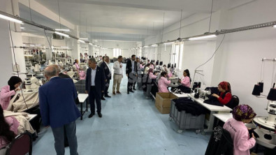 AK Parti Siirt İl Başkanı Olğaç Müjdeyi Verdi: 400 Kişiye İstihdam Sağlayacak 2 Tekstil Fabrikası Açıldı