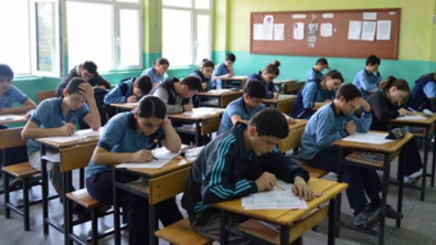 Bakan Özer duyurdu: 12. sınıf öğrencileri için devamsızlık kararı