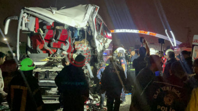 Batman'da tır ile yolcu otobüsü çarpıştı: 1 ölü, 22 yaralı