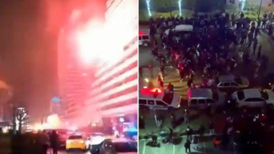 Bursasporlular, Amedspor'un kaldığı otelin önünde ''Ne Mutlu Türk'üm'' diyerek havai fişek patlattı