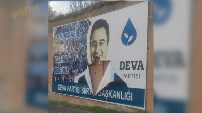 DEVA Partisinin Siirt'te Astığı Billboardlar Yırtıldı!