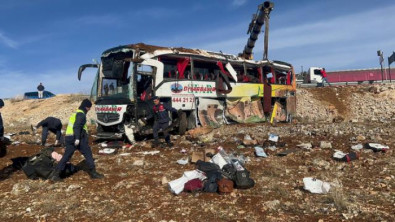 Diyarbakır'dan Bodrum'a giden yolcu otobüsü devrildi: 8 kişi öldü, 35 kişi yaralandı