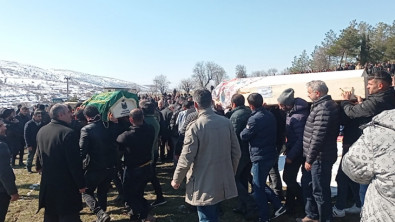 Hatay'daki Depremde Hayatını Kaybeden 13 Kişilik Çiçek Ailesi Siirt'te Toprağa Verildi