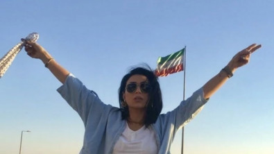 İran'da kadınlar, başörtüsü yasağını fiilen kaldırdı