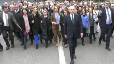 Kemal Kılıçdaroğlu ve CHP'li vekiller, Adalet Bakanlığı'na yürüdü