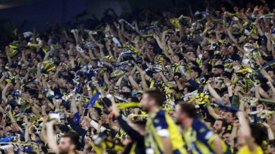 Ne olduysa Kayserispor maçında oldu! Fenerbahçeli taraftarlar kendi oyuncularına öfke kusuyor