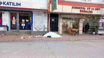 Osmaniye'de şiddetli fırtına nedeniyle binadan kafasına beton parçası düşen eski savcı hayatını kaybetti