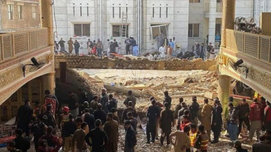 Pakistan'da cami yakınında bombalı intihar saldırısı: En az 52 kişi hayatını kaybetti