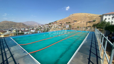 Pervari'de Yarı Olimpik Yüzme Havuzu Yapıldı!