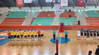 Siirt Belediyesi Erkek Voleybol Takımı güçlü Rakiplerine Yenilerek Turnuvadan Elendi!
